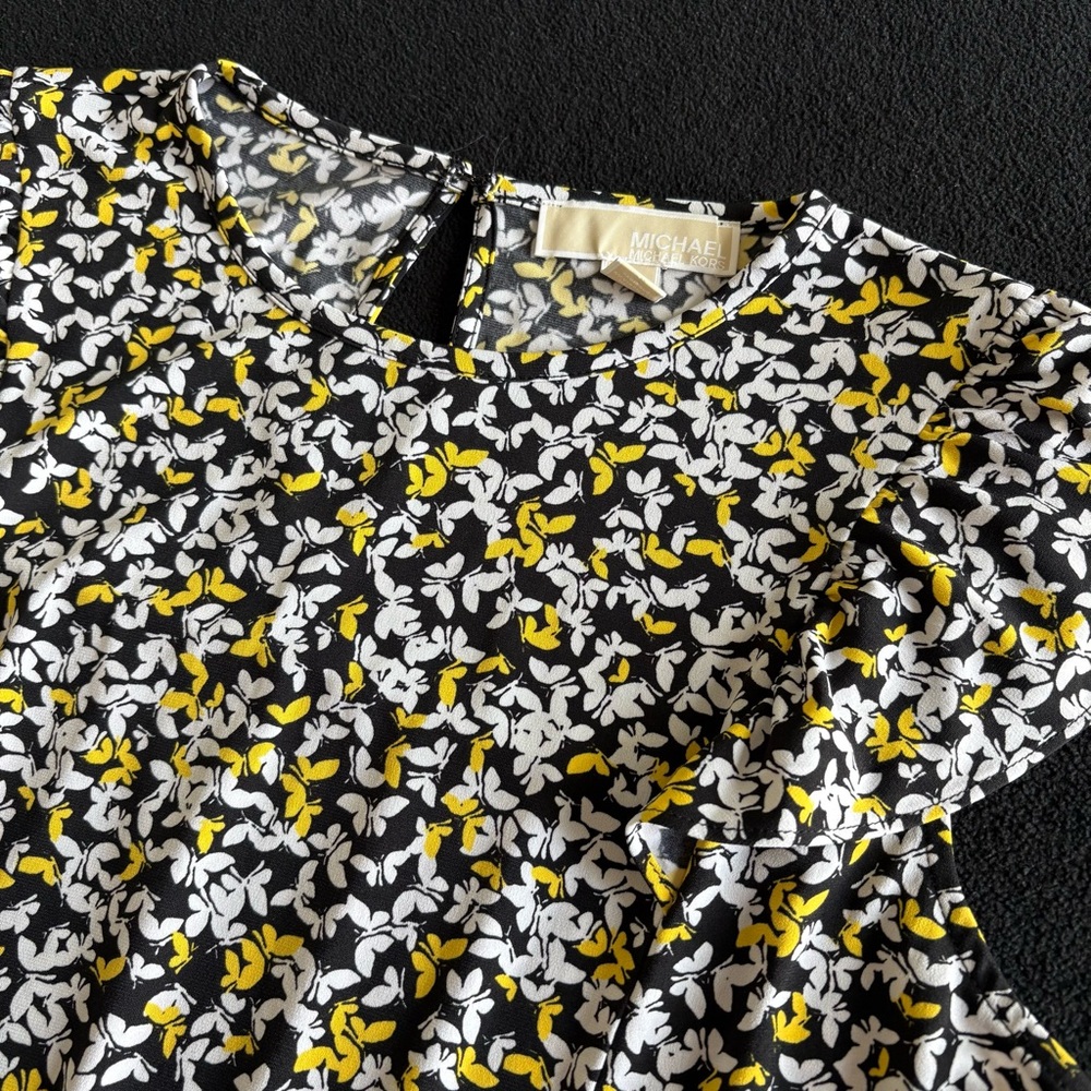 MICHAEL Michael Kors Butterfly Top Ruffle Cap Sleeve black yellow white Medium